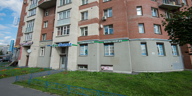 Косметологическая клиника в Санкт-Петербурге - вид фасада здания